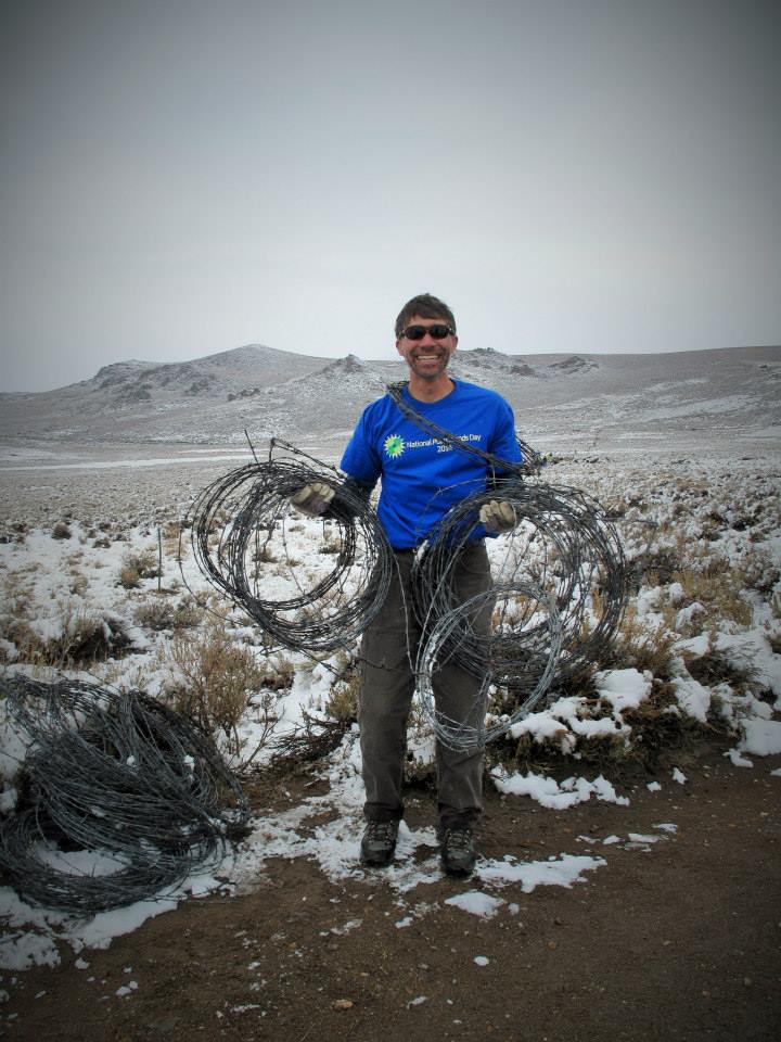 BLM Range Manager Jeff Starosta was all smiles on Saturday--removing fence and helping sage grouse. (photo: Caara Fritz Hunter_